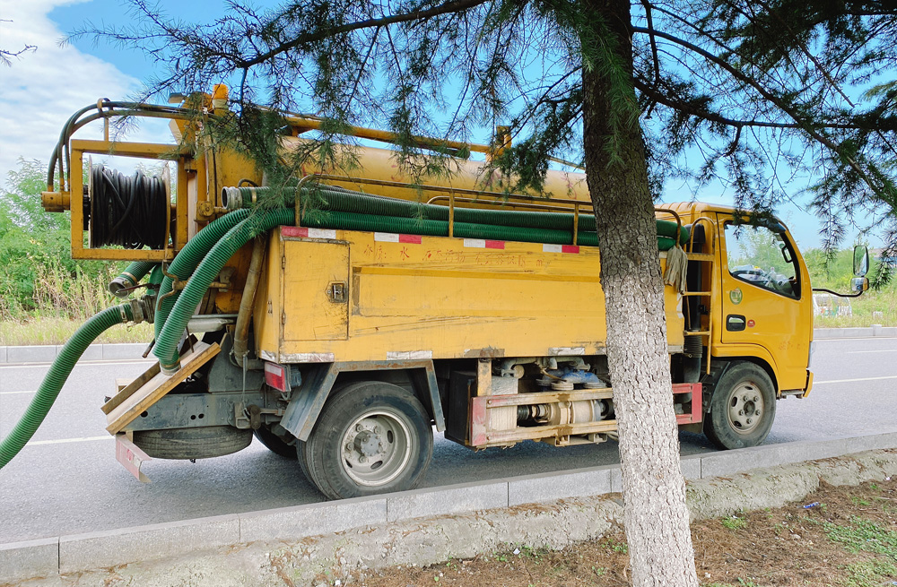 283地下室清洗抽粪车